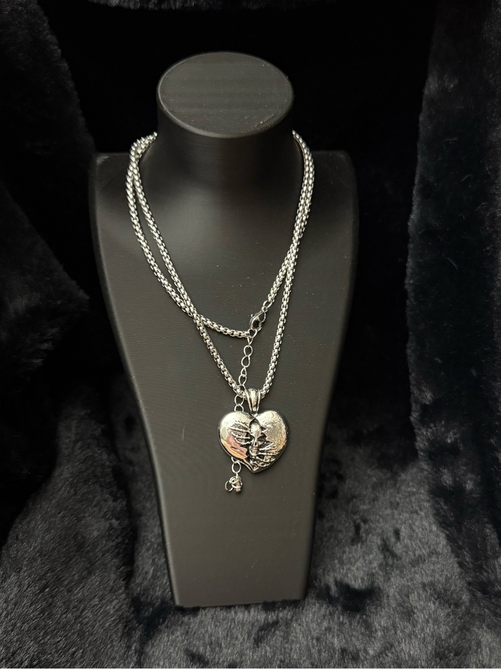 Textured Split Heart Pendant Ball Chain Necklace Silver Tone Alloy Street Gothic